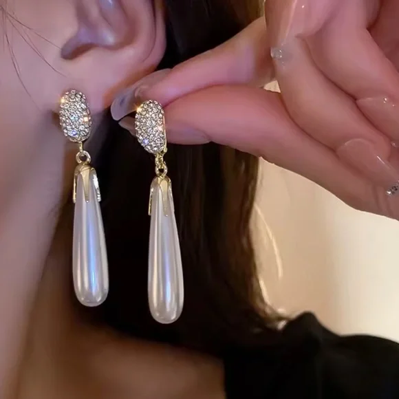 Modern Elegant Gold Pearl Drop Earrings - Picture 4 of 7